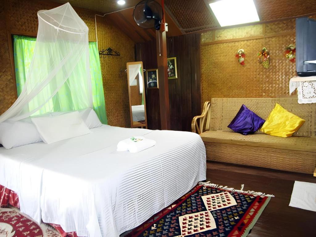67Th Heaven Holiday Resort Lucbuan Extérieur photo